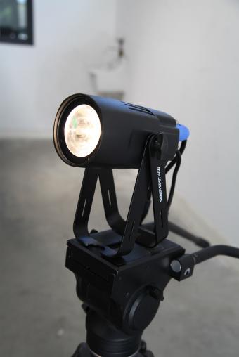 Poursuite lumière sur trépied